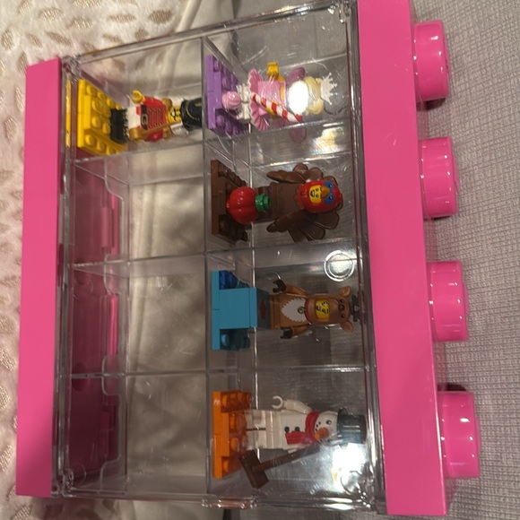 Lego Holiday Figures and Display Case - Picture 5 of 7